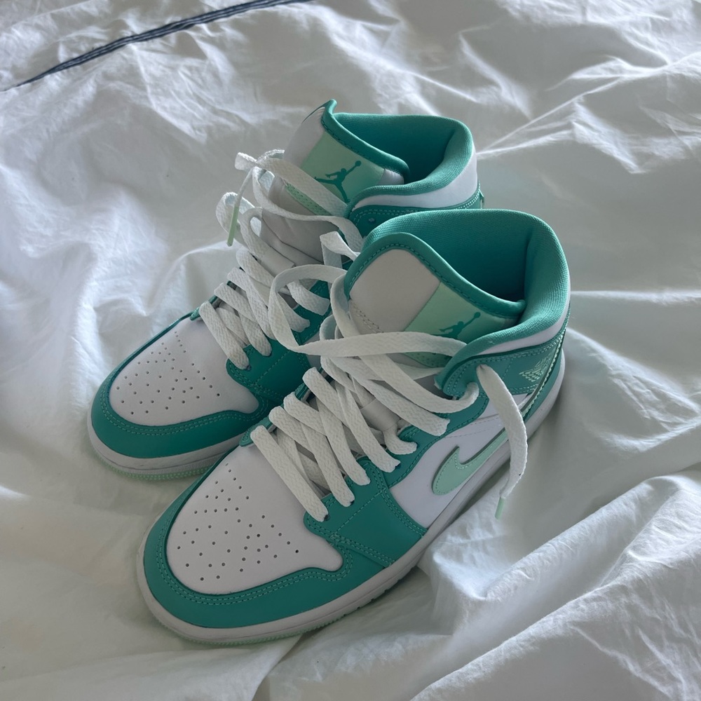 Women's Air Jordan Mid Sneaker size 5.5